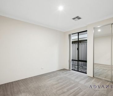 Spacious 3x2 Family Home in Prime Baldivis Location – Plus Theatre/... - Photo 5