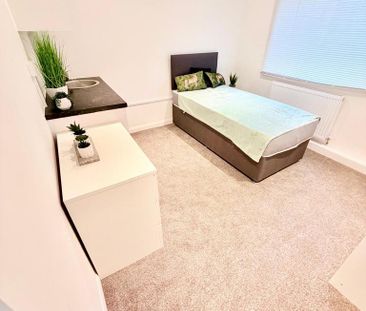 5 bedroom house of multiple occupation to rent - Photo 3