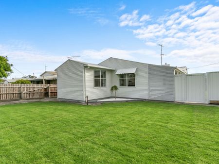 4 Bedroom Home - Photo 3