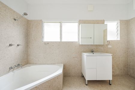 12 Alexander Road, Avalon Beach NSW 2107 - House For Rent | Domain - Photo 5