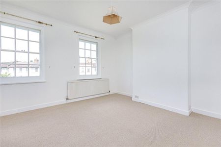 4 bedroom house in London - Photo 4