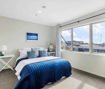 Penthouse Living + Internet & Cold water Included! - Photo 2