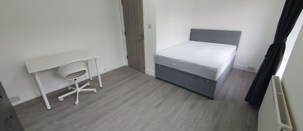 26 (STUDENT House Share - Inc. BILLS) Bertram Street, Splott, Cardiff, CF241NX - Photo 1