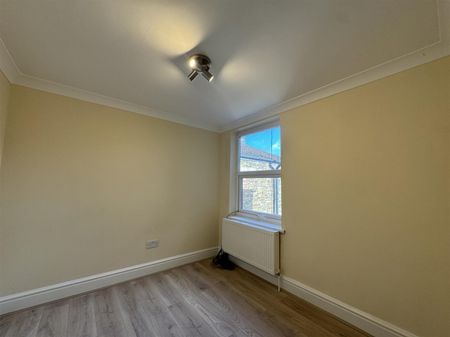 7 Bedroom House - Mid Terrace To Let - Photo 2