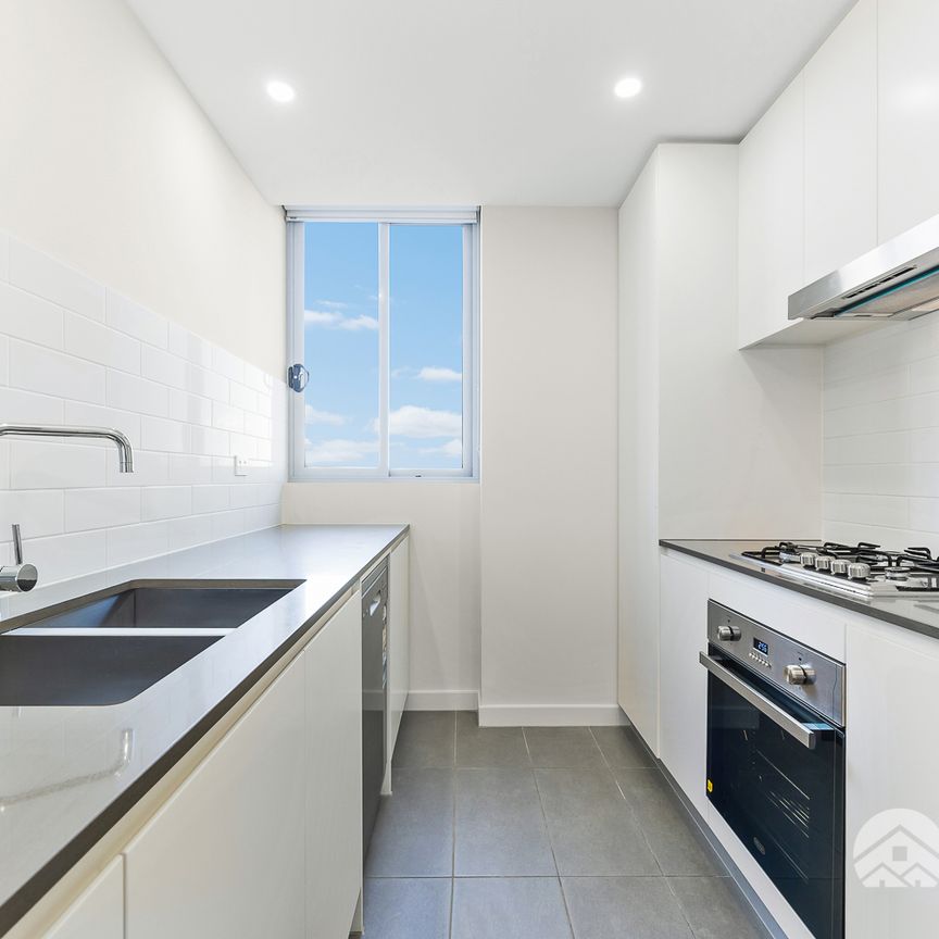 Apartment Beside Holroyd Park – Exceptional Lifestyle Opportunity - Photo 1