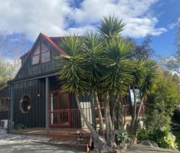 Private sunny 3 bedroom home - Photo 2