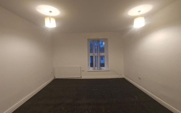 3 bedroom flat to rent - Photo 1