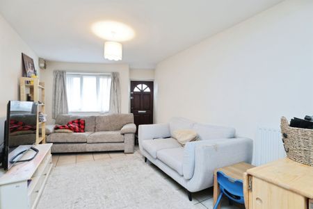 Loates Lane, Watford - Photo 2