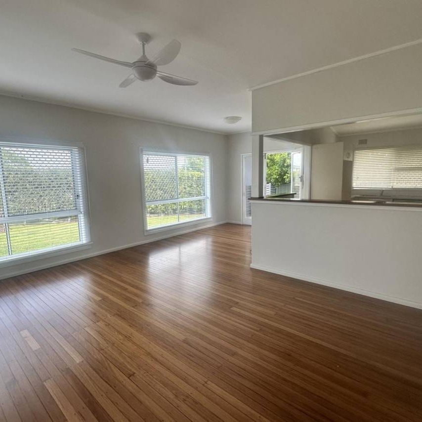 Light and airy 3 bedda, Walk to Hospital. - Photo 1