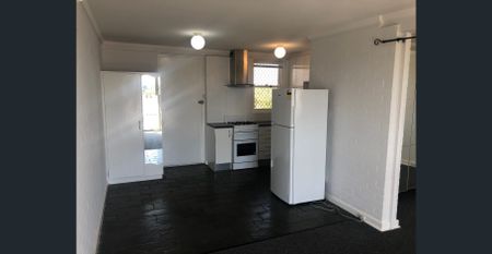 1 X 1 TOP FLOOR APARTMENT IN MOUNT LAWLEY! - Photo 2