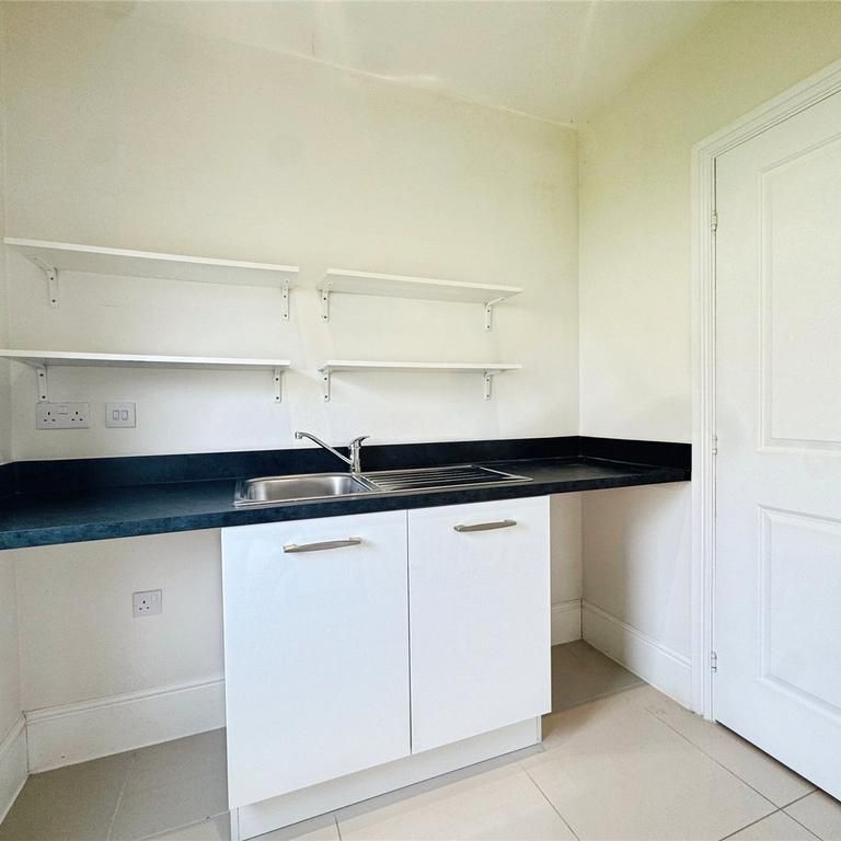 4 bedroom detached house to rent - Photo 1