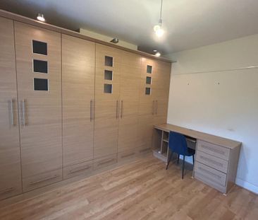 4 bedroom semi-detached house to rent - Photo 6