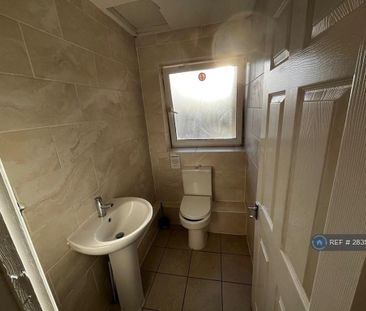 1 bedroom in a flat share to rent - Photo 6