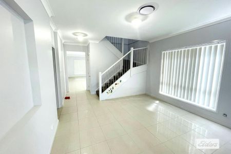 Near New Luxury house with 4 Bedrooms plus STUDY - Photo 4