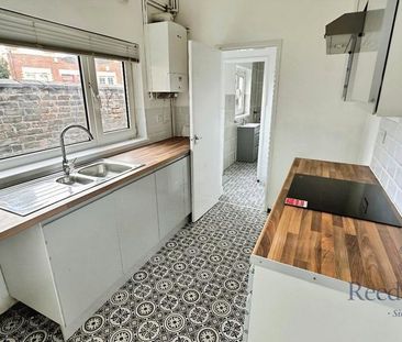 2 bedroom terraced house to rent - Photo 2