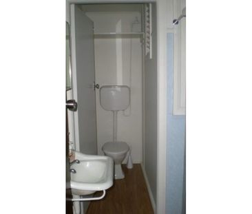 NEAT AND TIDY ONE BEDROOM FLAT - Photo 2