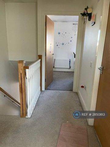 2 bedroom end of terrace house to rent - Photo 2