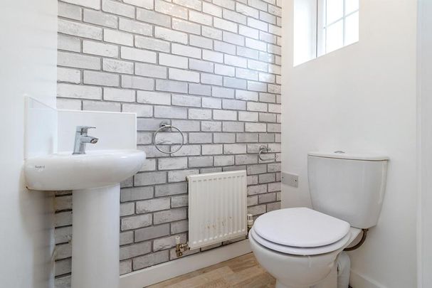 2 bedroom terraced house to rent - Photo 1