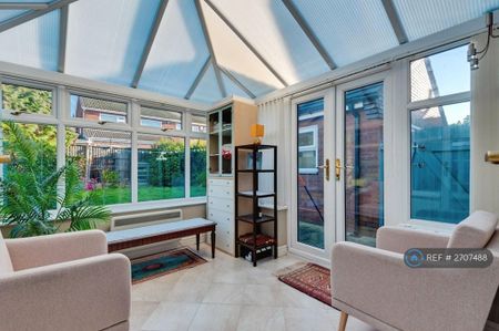 3 bedroom semi-detached house to rent - Photo 4