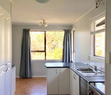 Sunny & Spacious 3-Bedroom House in Torbay - Photo 1