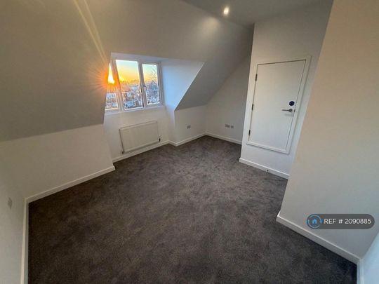 4 bedroom semi-detached house to rent - Photo 1