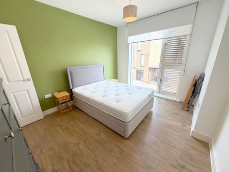 Henry Darlot Drive, NW7, London - Photo 4