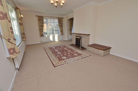 3 bedroom detached bungalow to rent - Photo 2