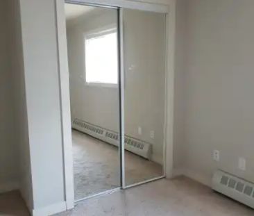 1 BEDROOM CONDO ALONG WHYTE AVENUE - MATURED PROFESSIONAL BUILDING.... - Photo 1