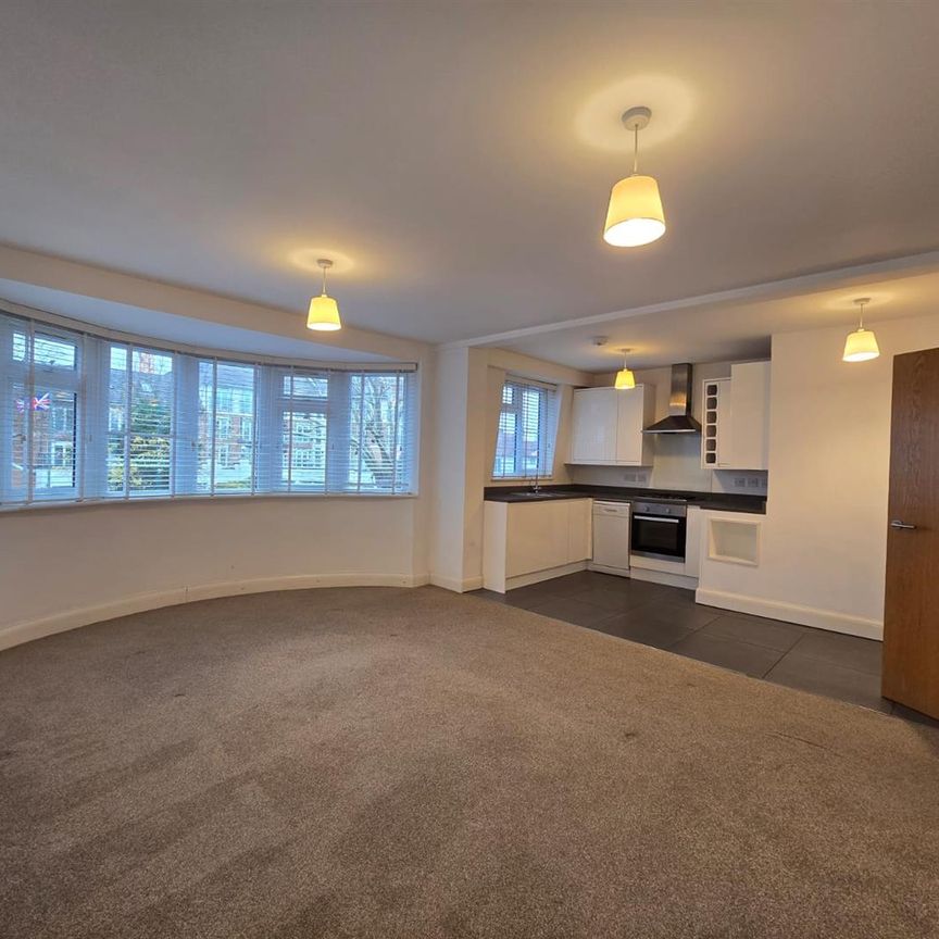 Golders Green Road, London NW11 - Photo 1