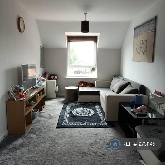 1 bedroom in a flat share to rent - Photo 1