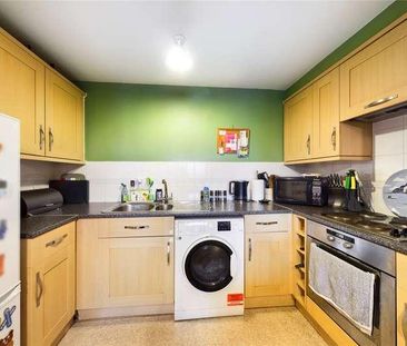 Commonwealth Drive, Three Bridges, Crawley, West Sussex, RH10 - Photo 5