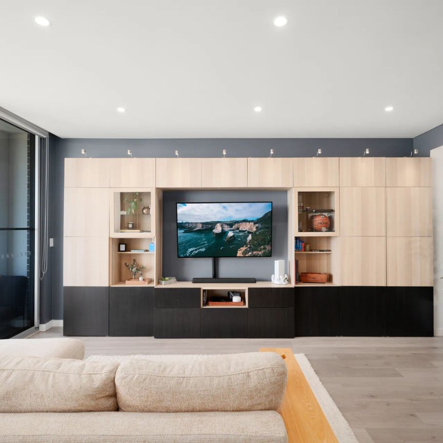 Gorgeous Two Bedroom Apartment in Ultra-Convenient Position - Photo 1