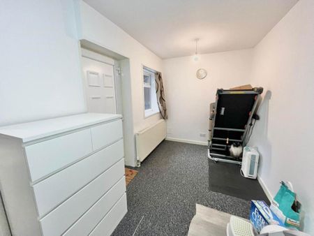 1 bedroom semi-detached house to rent - Photo 5