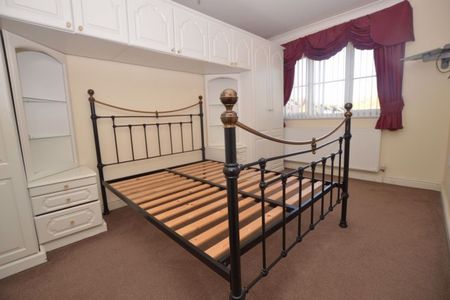 2 Bedroom Terraced House - Photo 2