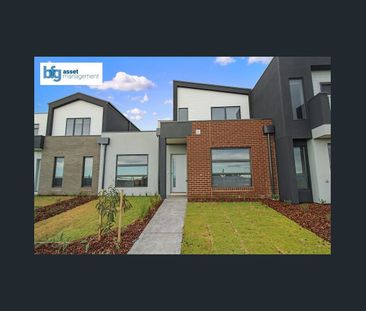 Spacious 4 Bedroom Townhouse in a Family-Friendly Location! - Photo 3