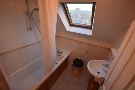 5 bedroom detached house to rent - Photo 2