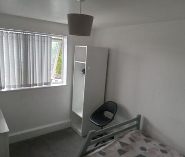 Room in a Shared Flat, New Devonshire Square, M7 - Photo 6