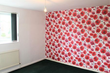 3 bedroom end of terrace house to rent - Photo 2