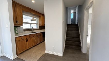 For Lease - 261 Essex Avenue, Richmond Hill, Ontario - Photo 5