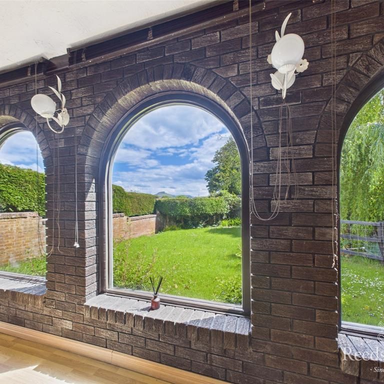 4 bedroom detached house to rent - Photo 1