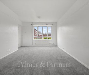 3 bedroom end of terrace house to rent - Photo 2