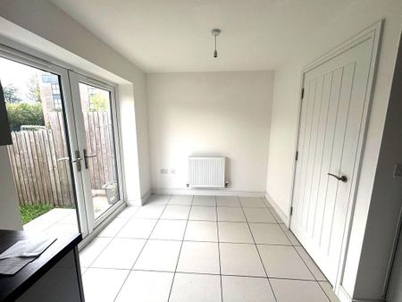 3 bedroom semi-detached house to rent - Photo 3