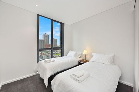 Unbeatable location from amazing unfurnished Darling Harbour apartment - Photo 4