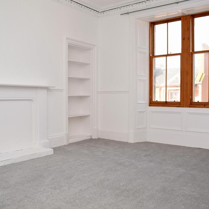 4 bedroom flat to rent - Photo 1