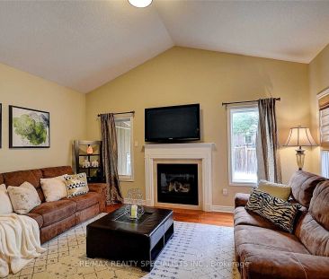 Detached Home For Lease | W9033084 - Photo 2
