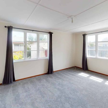 Roslyn - 3 Bedrooms - Photo 3