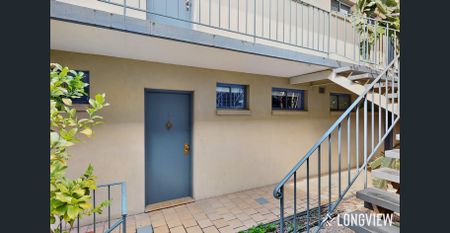 Feels Like New – Stylish, Low-Maintenance Living in a Prime Hawthorn Location - Photo 3