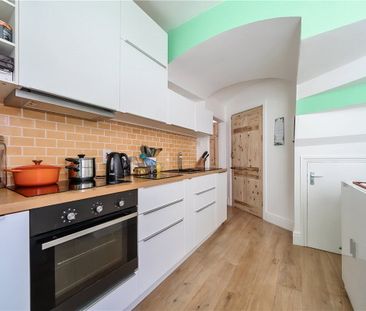 A large, light and bright second floor one bedroom apartment in a G... - Photo 5