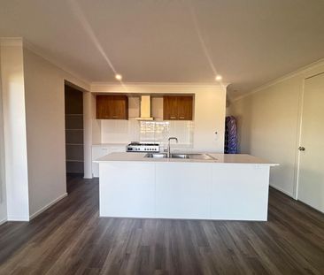 Spacious 3-Bedroom Home with 2 Bathrooms and Secure Garage Availabl... - Photo 6