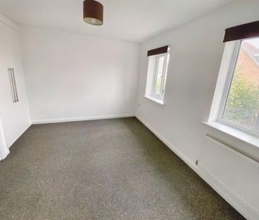 3 bedroom end of terrace house to rent - Photo 2